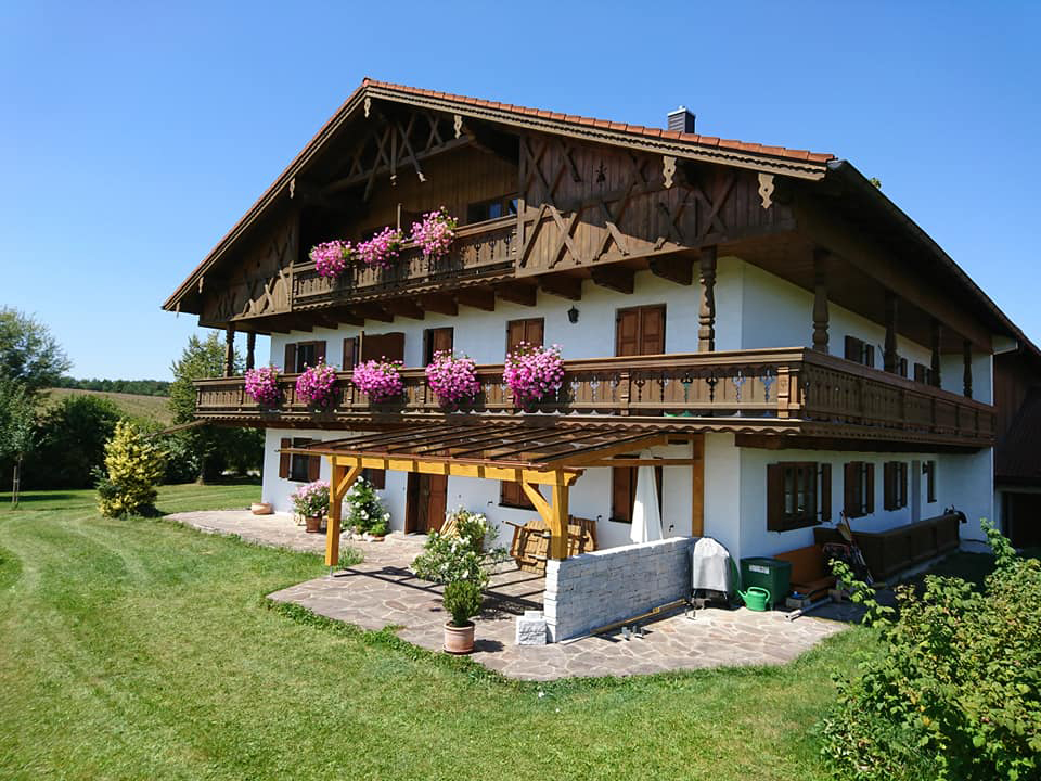 Altbau vor der Sanierung durch Holzbau Bosch